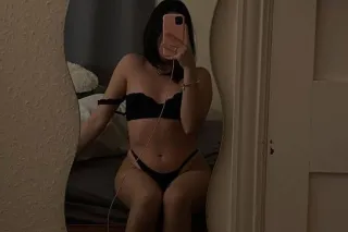 Hi daddy im here to pleasure y... - Image 3