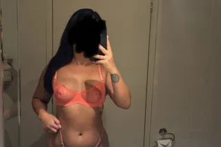 A very horny Latina, I'm new i... - Image 1