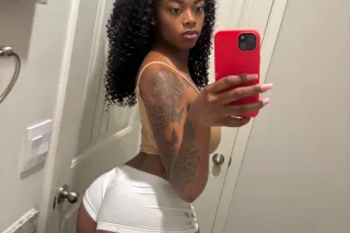 thick & juicy 💓💋 - 25 - Image 1