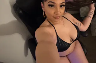 Cum see me for my birthday 😘 -... - Image 1