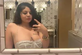 YOUNG SLUTTY GIRL - Image 2