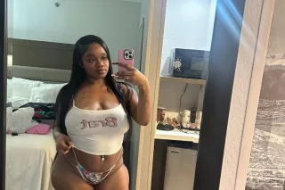 Your Favorite Girl 💦 FACETIME ... - Image 1