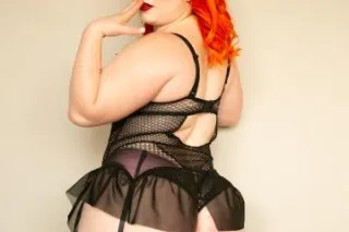 Thick SNOW BUNNY 👀💦🔥 ...Let me... - Image 2