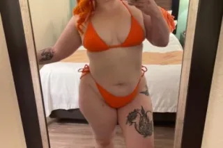 Thick SNOW BUNNY 👀💦🔥 ...Let me... - Image 1