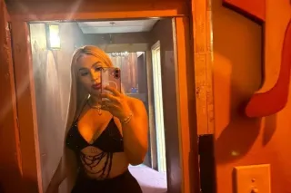 Hi I'm a trans girl visiting the city Andrea available right now - Image 8