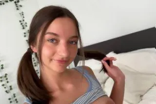 Hey I'm honey Queen👅 Available... - Image 1