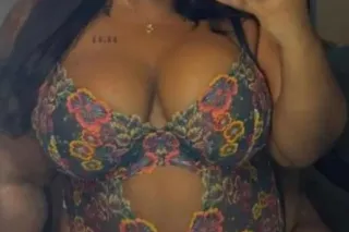 💋NEW IN TOWN 🔥 CATCH ME WHILE ... - Image 1