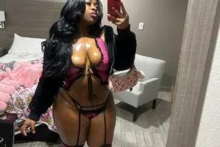 Thick Busty Soft Skin Ebony 🍷🍫... - Image 2