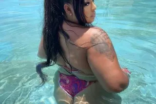 Arriving Thursday🍑Busty, Curvy... - Image 1