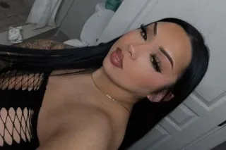 In town for one night only 💦 - Image 5