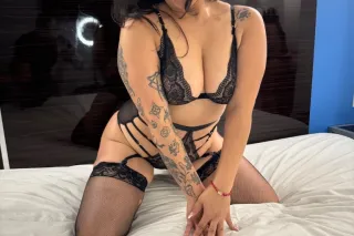 BIG BOOTY LATINA 🍓🍓 REAL PICS ... - Image 4