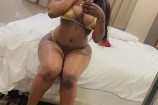 sexy tight , wet ebony queen👑 ... - Image 2