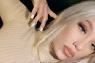 sexy blondie next door!! 🍑🤤 - ... - Image 2