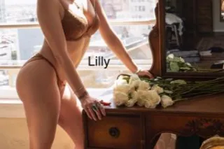 Sexy Sweet Petite Treat Now Visiting - Image 11