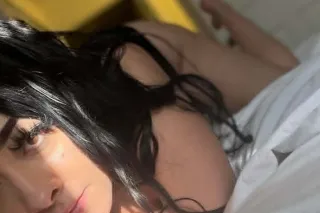 Horny pussy wants to play with... - Image 2