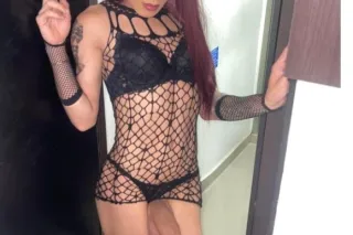 Trans girl looking to have a g... - Image 3