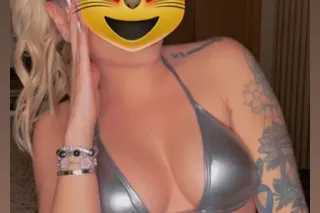 Your Favorite Blonde 👱♀ Bombsh... - Image 2