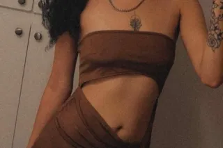 tall and light skinned - Image 5
