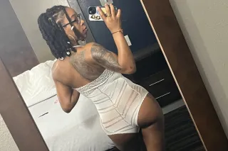 Fun night with a 4’11 FUNSIZE,... - Image 3