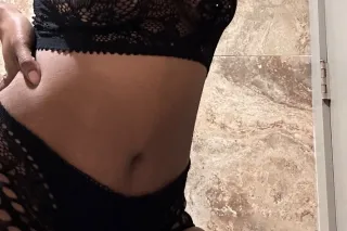 !!!SLIM THICK CHOCOLATE BADDIE... - Image 4