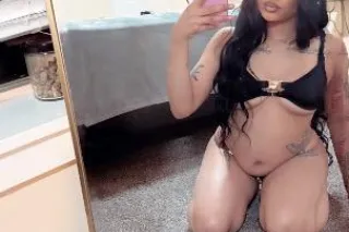 wanna have a great time .. im here 😏 incalls and outcalls availabe - Image 2