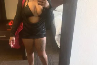 O💋 THE THICKKEST 😍 short, flir... - Image 4