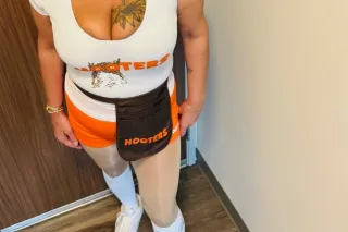 Visiting Soon🔥Hot🔥Mature🔥Petit... - Image 2
