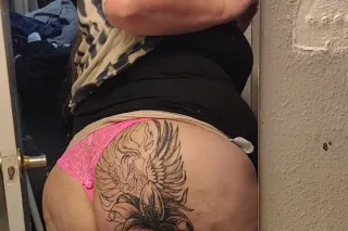 Big juicy ass with pleanty to ... - Image 3