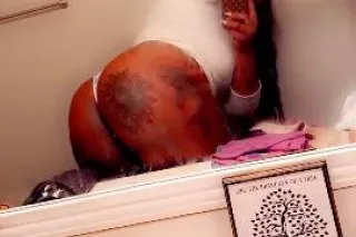 UPSCALE BADDIE IN TOWN FOR A G... - Image 1