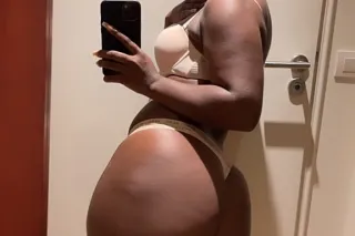 New in townnnn 💦 - Image 6