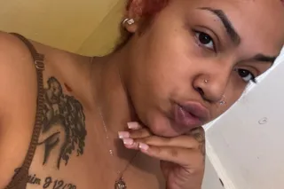 They call her Sexy Red - Image 5