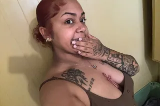 They call her Sexy Red - 19 - Image 1