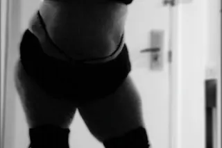 Glory hole bj queen... catch me while u can! - Image 5