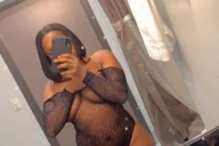 wet and waiting 💦💋 ask about m... - Image 1