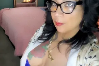 Sexy Mexican bombshell ready to play - Image 5