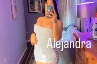 Chicas Calientes Aqui👱🏼♀👩🏻‍🦰👩🏽... - Image 1