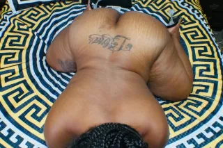 Sexy Queen looking to have fun... - Image 1