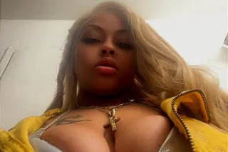 exotic Caribbean girl wants to play 🍑💦🤤 - Image 5