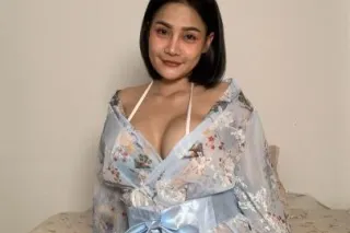 Your Busty Thai Goddess Sienna... - Image 2