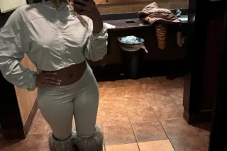 hey daddy 😘 im available all d... - Image 2