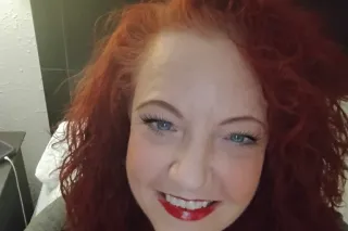 Red in the head...magic in the bed. - Image 6