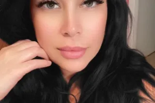 latina - Image 9