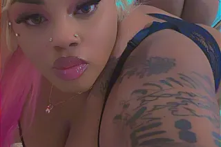Fat Ma Grippin’ Like a Vise 😮‍... - Image 1