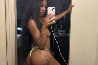 Slim thick & Petite🍫 Come Drow... - Image 3