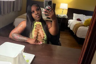 thick ass Thick 😌😜😋😋😋 👅🫣 😝🥰Fats pussy creamy wet pussy 😝😋 Im Horny come Fuck Me 🫣Qv Speail😻 - Image 6