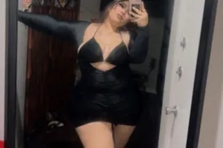 cute curvy woth wet ass pussy 💋 - Image 5