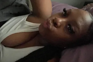 Cute, Thick & Chill 💚 Come See... - Image 3