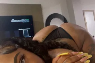 Seductive 🤤 🍯 Sweet👌🏽Tight and... - Image 2