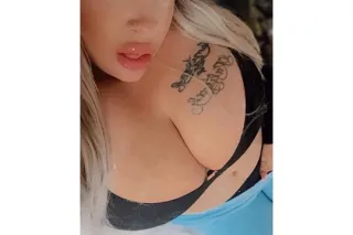 🥶Brand New Pierced Blonde Babe W/ 36 DDDs 😜 Ready To Play Now🥰 - Image 9