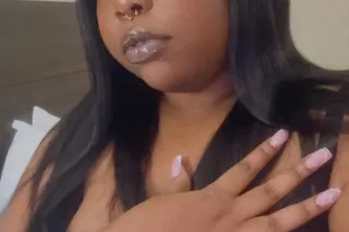 Heey BABES🥰 Come TREAT🍭Your SW... - Image 2